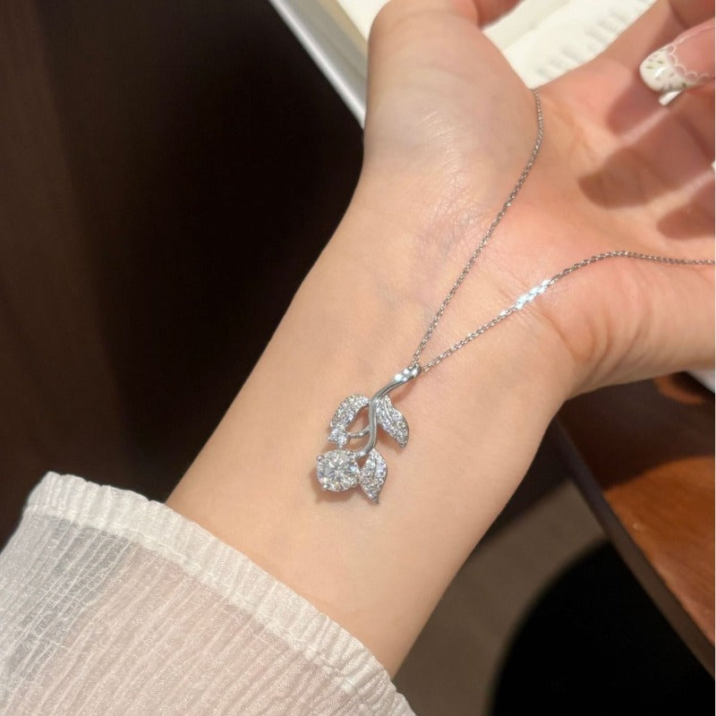 The Verdant Promise – 1.2ct Moissanite Vine Pendant